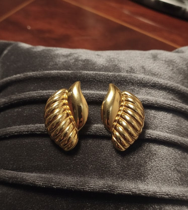 Shell Bold Studs